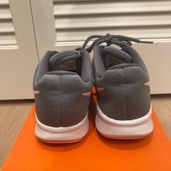 【22.5cm】NIKEスニーカーの画像