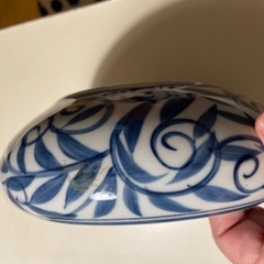ブルーの柄の深い器の画像