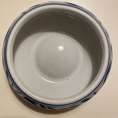 ブルーの柄の深い器の画像