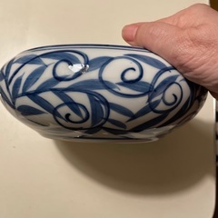 ブルーの柄の深い器の画像