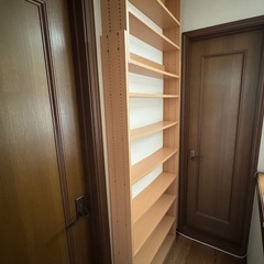 薄型壁面収納棚(突っ張り型)　本棚の画像