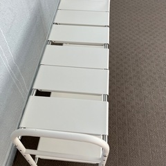 美品 チチロバ(Titiroba) (TITIROBA) シンク下 収納 ラック シンク下収納 伸縮 2段 キッチン 簡単組立 シンク下伸縮棚 洗面台下 棚 収納ラック キッチンラック 高炭素鋼 ホワイト 幅49~88×奥行24.5×高さ41.5cmの画像