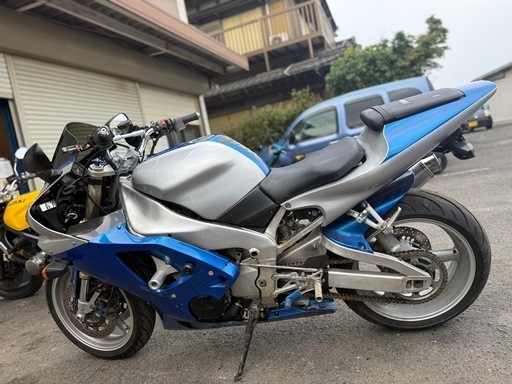 YAMAHA R1
