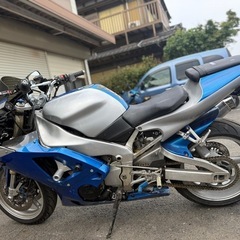 YAMAHA R1の画像