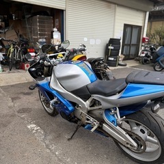 YAMAHA R1の画像