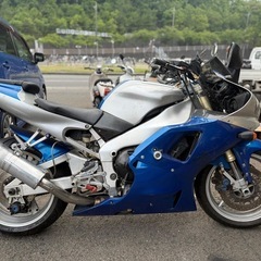 YAMAHA R1の画像