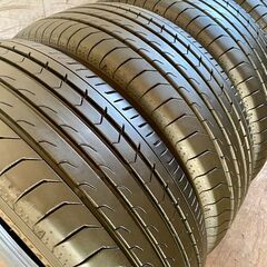 YOKOHAMAタイヤ BluEarth-RV03 215/60R16 95H 中古タイヤ4本セットの画像