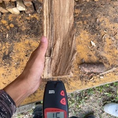 💥 早い者勝ち！💥🔥 激安‼️ 🔥 🌲 薪 約8〜10Kg 束 🌲 💧 含水率 5〜18％ 程度の画像