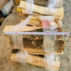 💥 早い者勝ち！💥🔥 激安‼️ 🔥 🌲 薪 約8〜10Kg 束 🌲 💧 含水率 5〜18％ 程度の画像