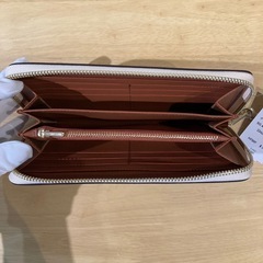 コーチ　ファスナー付ホワイト長財布D①【新品未使用】の画像
