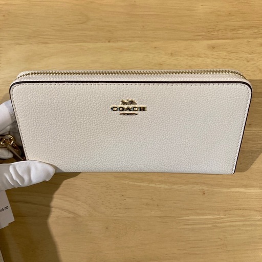 コーチ　ファスナー付ホワイト長財布D①【新品未使用】