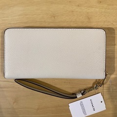 コーチ　ファスナー付ホワイト長財布D①【新品未使用】の画像