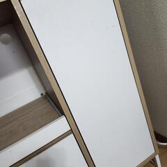 食器棚の画像