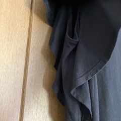 ［UNIQLO］袖フリルTシャツＬ②黒の画像