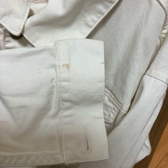 ホワイトデニムジャケットの画像