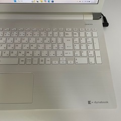東芝/i7/SSD512GB/8GB/Office付/15.6型/高性能/白の画像