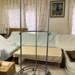 円型洋服ハンガー高さ180cm 下部半径73cm 上部55cmの画像