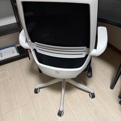 【8/21以降処分】
オフィスチェアの画像