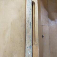 机の下移動可能な収納家具の画像