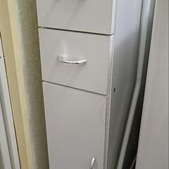 隙間収納棚の画像