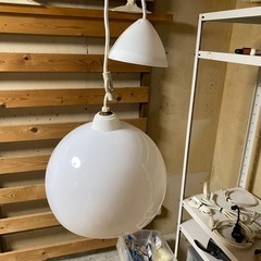 丸い照明機器の画像