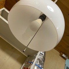 丸い照明機器の画像