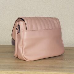 GUESS ゲス ピンク ショルダーバッグ キルティングの画像