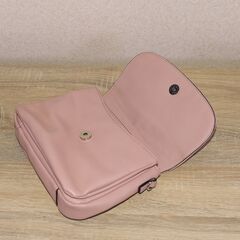 GUESS ゲス ピンク ショルダーバッグ キルティングの画像