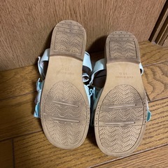 使用回数少なめ　キッズ　サンダル フラワー付き　　19.0cmの画像