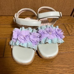 使用回数少なめ　キッズ　サンダル フラワー付き　　19.0cmの画像