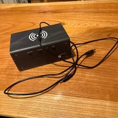デジタル時計、置き時計、温度計、置くだけ充電の画像