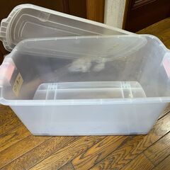 日本製プラスチック収納ケース（キャスター付き）の画像