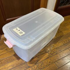 日本製プラスチック収納ケース（キャスター付き）の画像