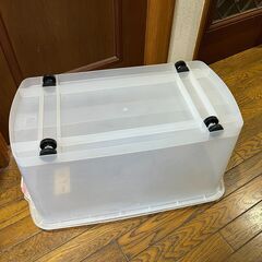 日本製プラスチック収納ケース（キャスター付き）の画像