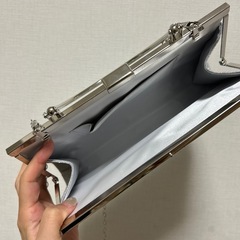 シルバー プリーツデザイン パーティーバッグの画像
