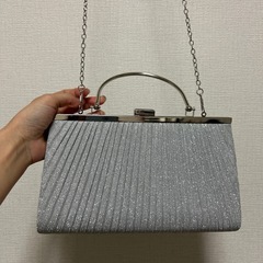 シルバー プリーツデザイン パーティーバッグの画像