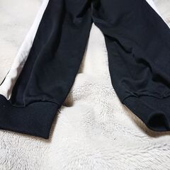 ♣　ジャージパンツ　レディース　サイドライン　白黒　サイズＭ　ウエスト６４～７０の画像