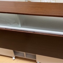 カウンター食器棚の画像