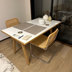 北欧テイストのダイニングテーブル 135 ホワイトの画像