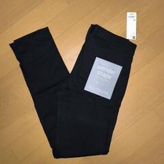 新品タグ付きGU　wonderShape　ブラックパンツの画像