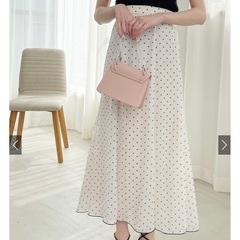 新品タグ付き未着用♡GRLのドット柄スカートです☺️の画像