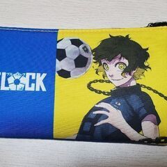 【新品未使用】ナムコ限定ブルーロック 蜂楽 廻、タオル&人気サッカー漫画『ブルーロック』のキャラクター「蜂楽廻（ばちら めぐる）」がデザインされたフラットポーチの画像
