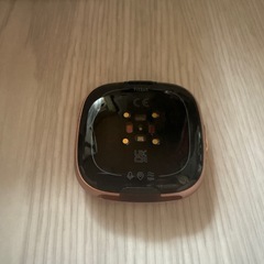 Fitbit Versa 4ブラック/ローズゴールド 本体の画像
