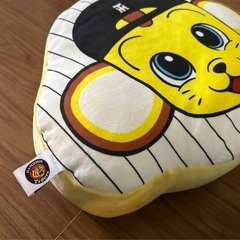 キー太トラッキー 阪神タイガース ふわふわ クッションの画像