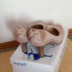 【24cm】パンプス　ベージュ　光沢の画像