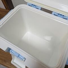 小さいサイズのクーラーBOXの画像