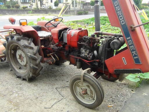 イセキ TS2200 トラクター とりあえず自走させて持ってきました 引き取りに来た時に動く保証は無し 中古品 現状品 引き取り限定