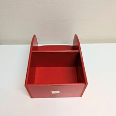 赤い小さなラック(木製)の画像