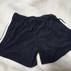 ♣　SUREVE　レディース 　ショートパンツ　黒　 サイドストライプ　スポーツ　部屋着　サイズＭ　ウエスト64〜70の画像