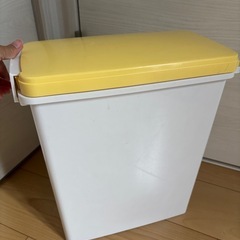 ゴミ箱　おむつゴミ箱の画像